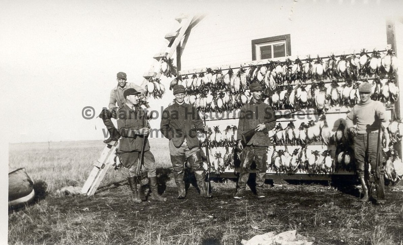 Mallard Lodge Sioux Pass 1927 shooters.jpg